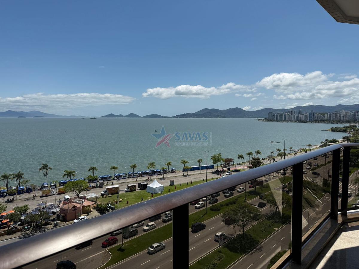 CONFORTÁVEL  APTO 4 DORMITÓRIOS - 3 GARAGENS - FRENTE MAR