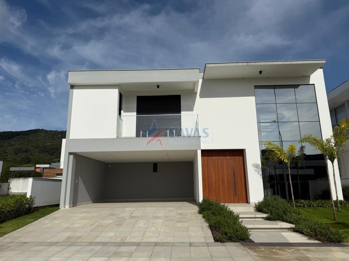 LINDA CASA 3 SUÍTES - CONDOMÍNIO FECHADO ALTO PADRÃO - O KM