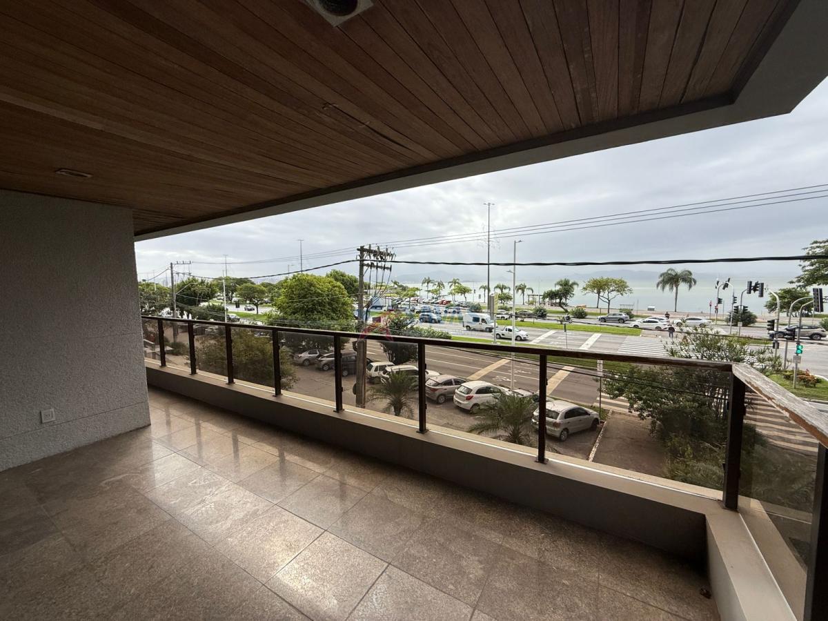 CONFORTÁVEL 4 SUÍTES NA BEIRAMAR - 5 GARAGENS 